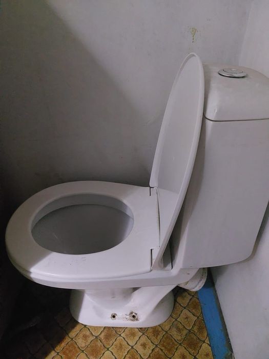 Продам унитаз срочно. самовывоз