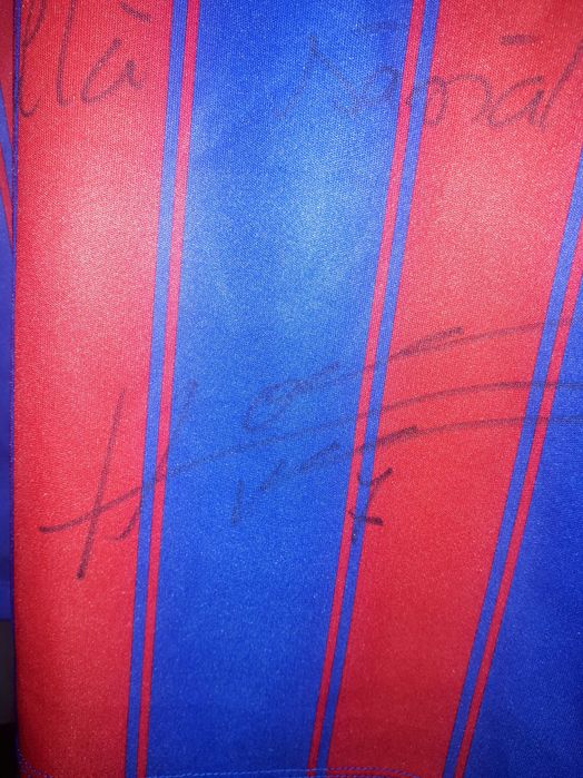 Tricou Fc Bihor cu autograful lui Hora - Banii merg la un baiat bolnav