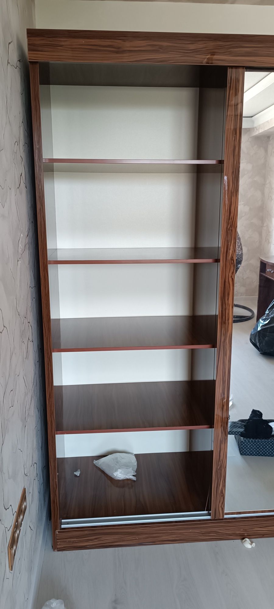 Срочно продаю спальный гарнитур