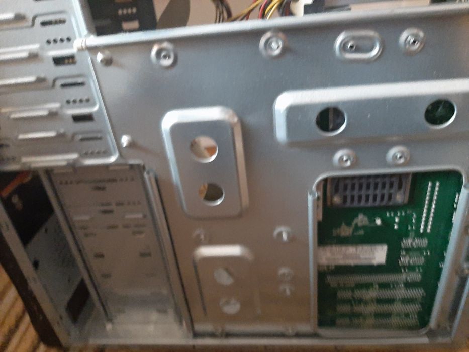 Компютър за части - 2 GB RAM