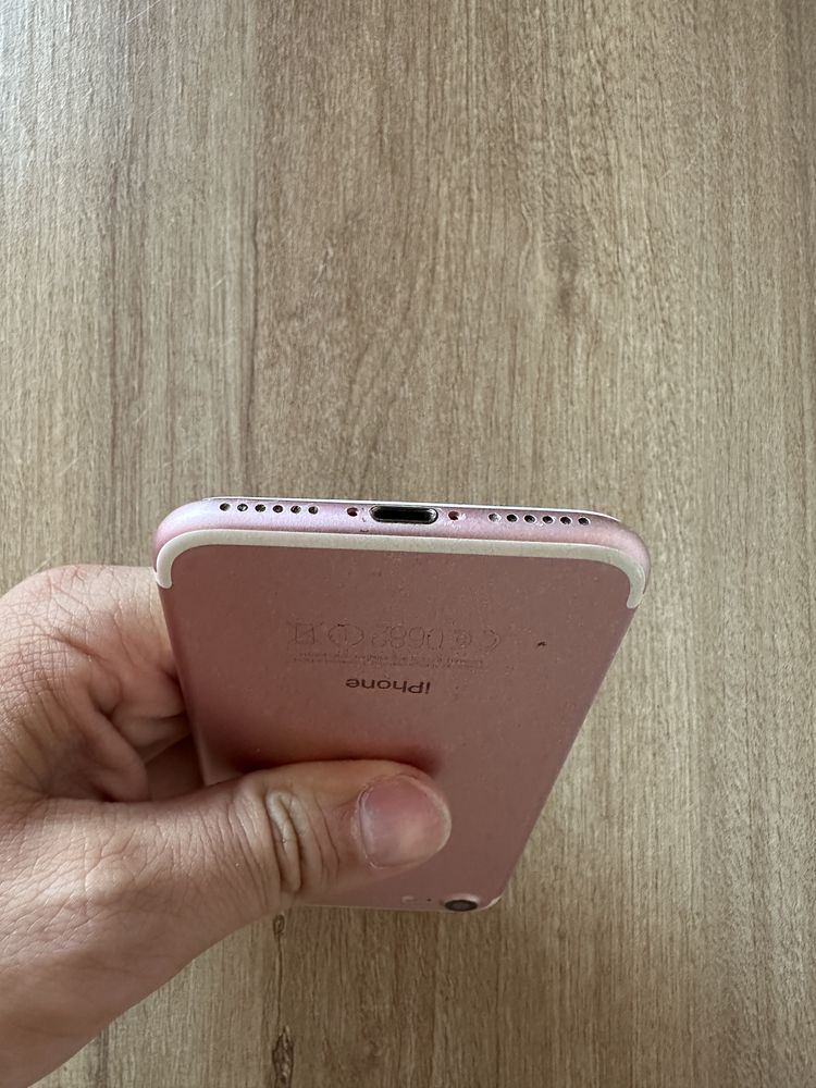 De vanzare iPhone 7 Gold, piese/ recarosare, arata impecabil.