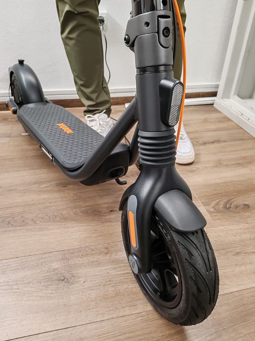Trotinetă Segway Ninebot nouă nefolosită 20 km An 2025