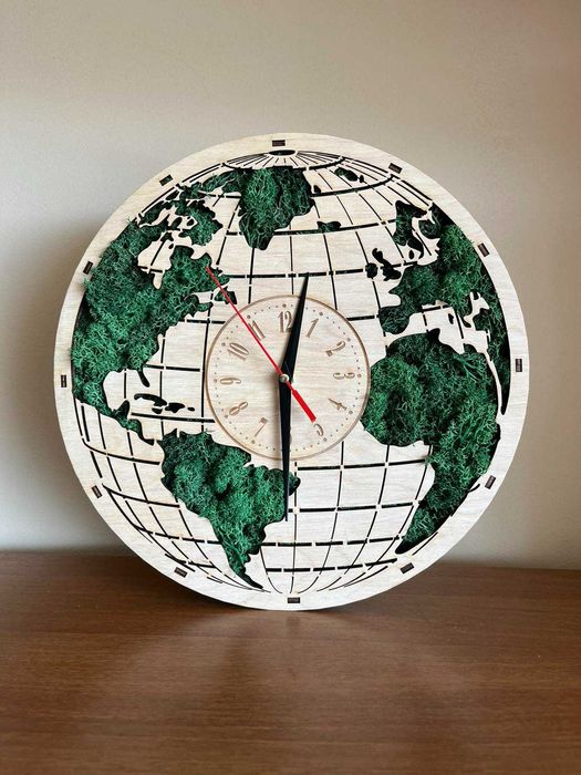 Стенен часовник със скандинавски мъх Карта на Света