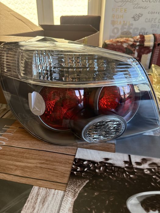 Продам задний фонарь на мицубиси аутлендер 1 поколения