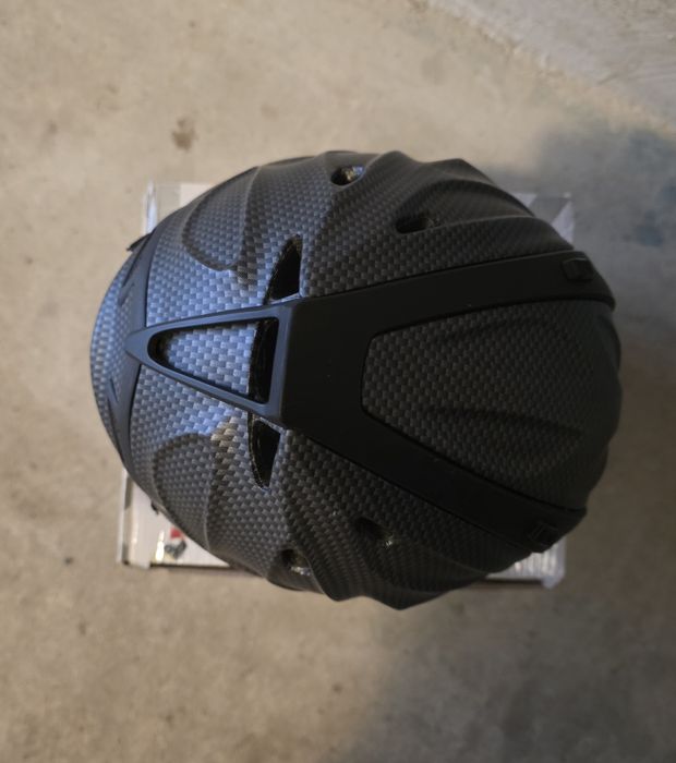 Продаяам детска ски каска Uvex