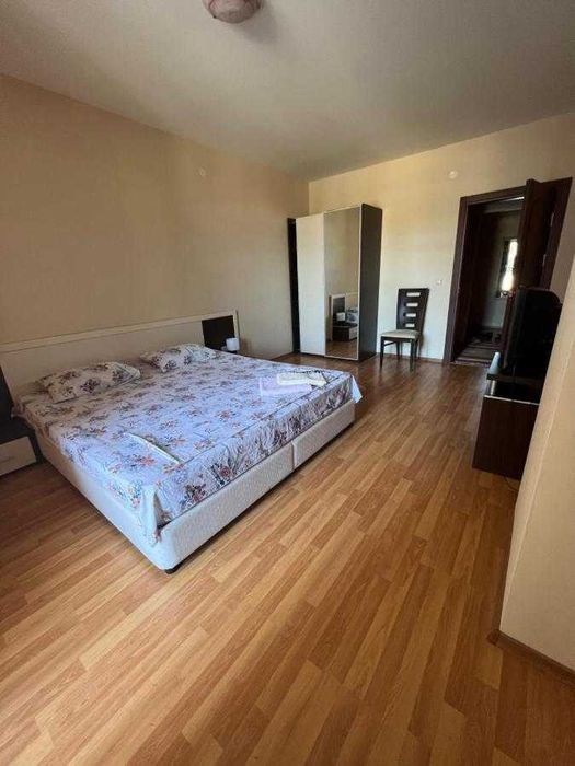 Продава се обзаведен тристаен апартамент/ 121м²/к.кЗлатни пясъци/Варна