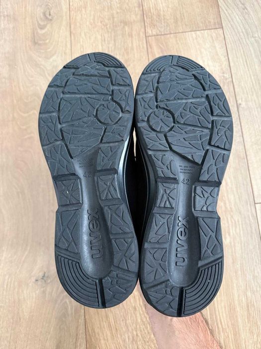 Nou Uvex 42 S1 ESD bocanci bombeu 2025