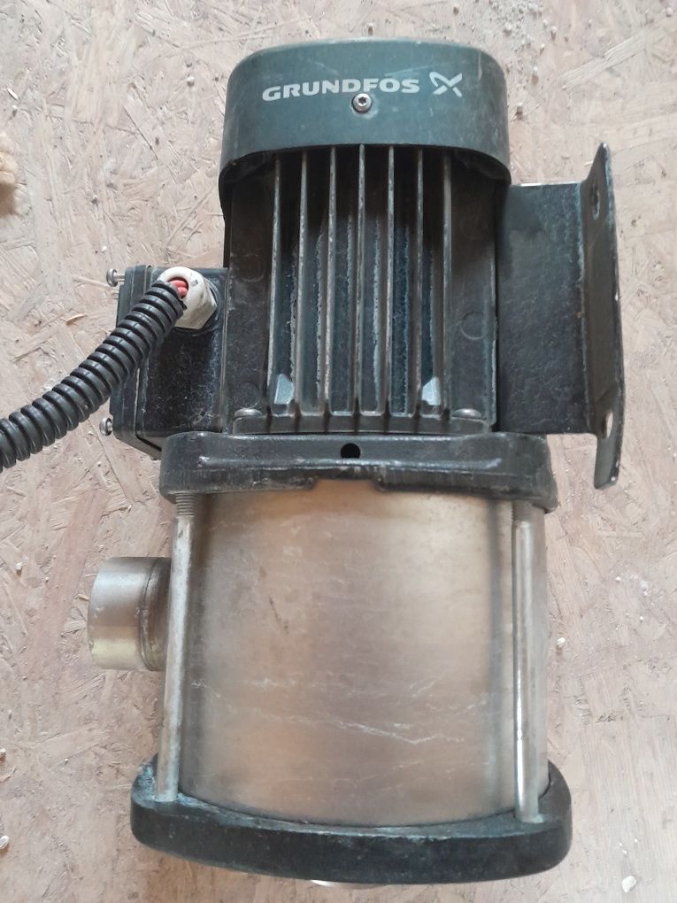 Pompă centrifugara grundfos