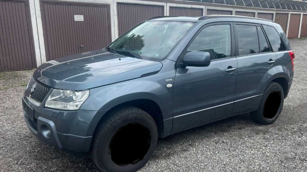 Продава се само на части Suzuki Grand Vitara 2.0 автоматик
