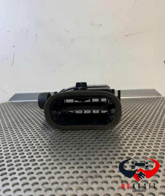 Grila ventilatie bord stanga 1688300154 168 830 01 54 Mercedes-Benz A