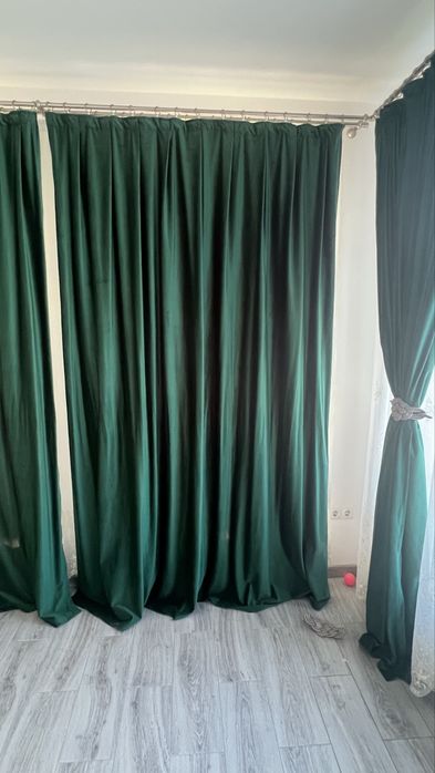 Draperie verde smarald