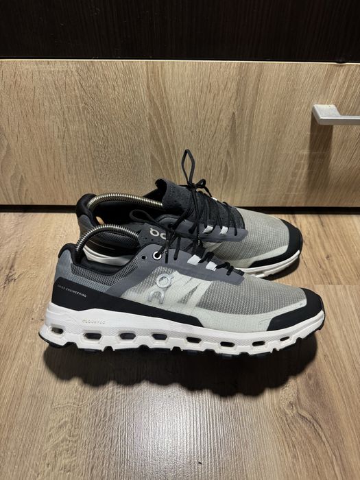 On cloud sneakers (42,5)