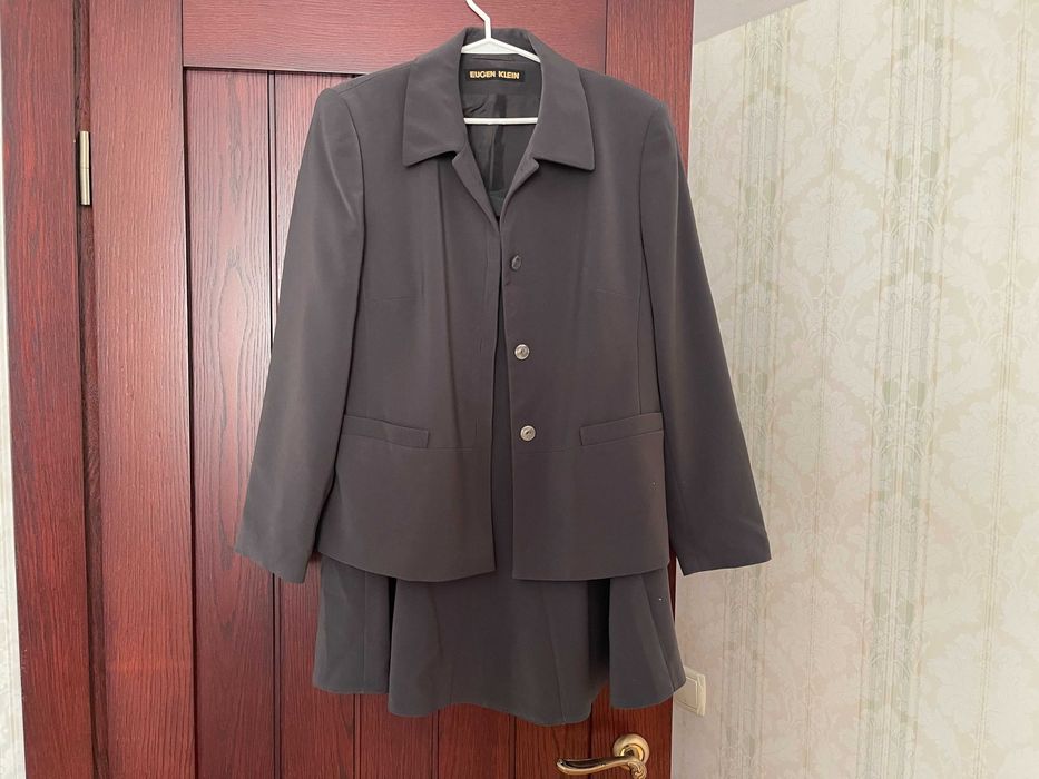 Офисный деловой женский костюм -двойка с юбкой