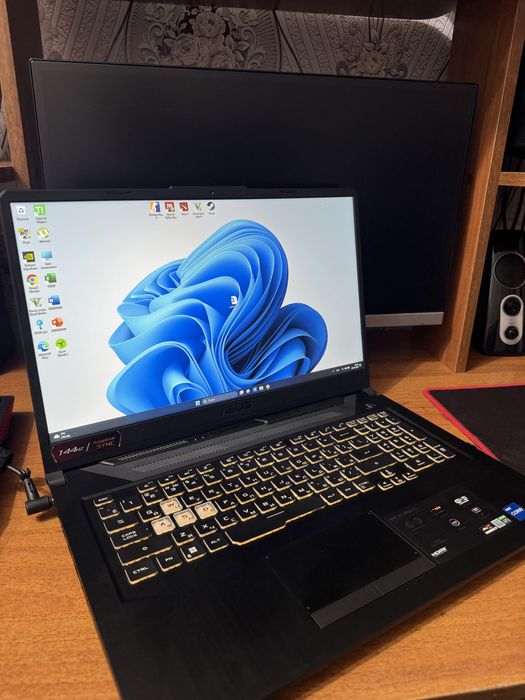 игровой нотубук с большим экраном 17,3 дюймов, TUF Gaming F17. SSD 1TB