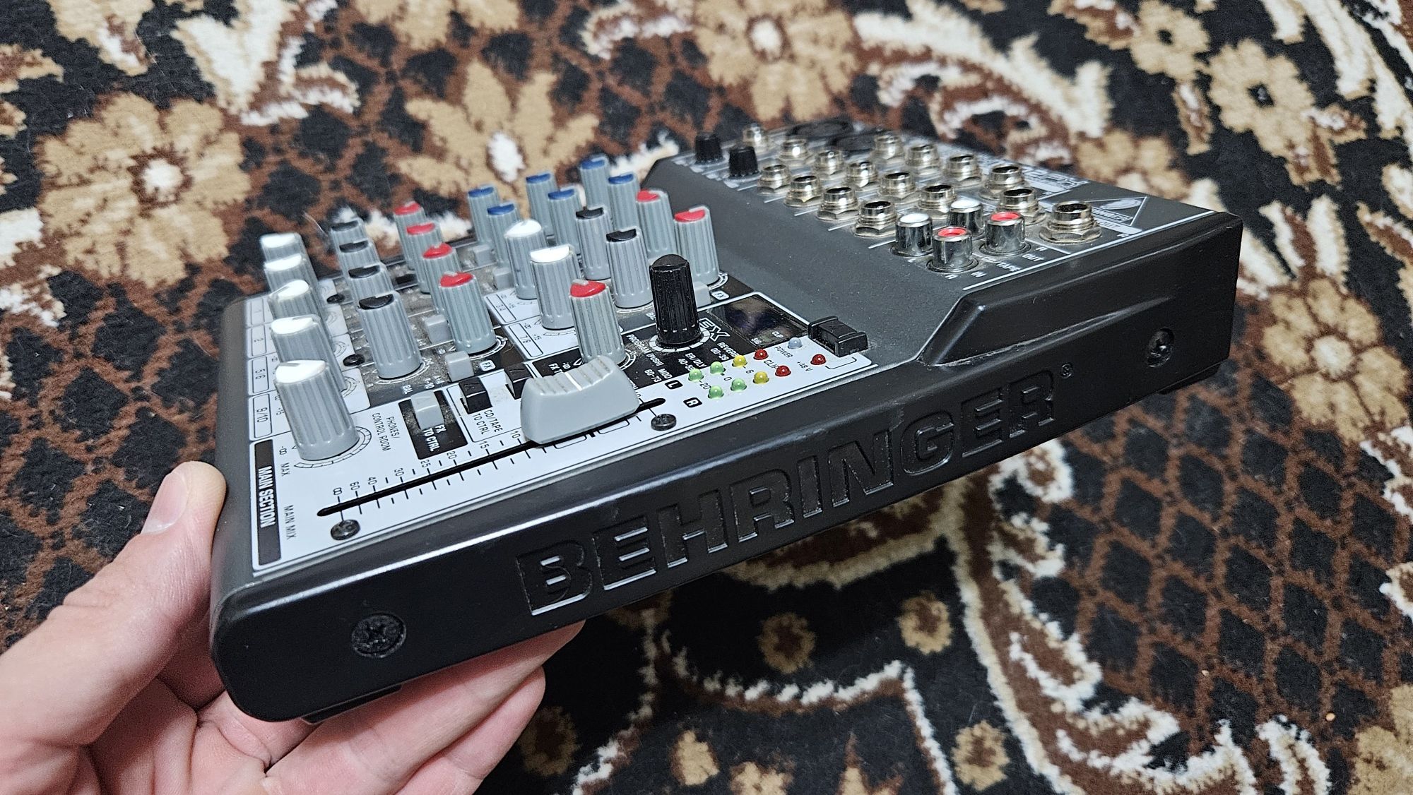 Микшерный пульт behringer 1002fx