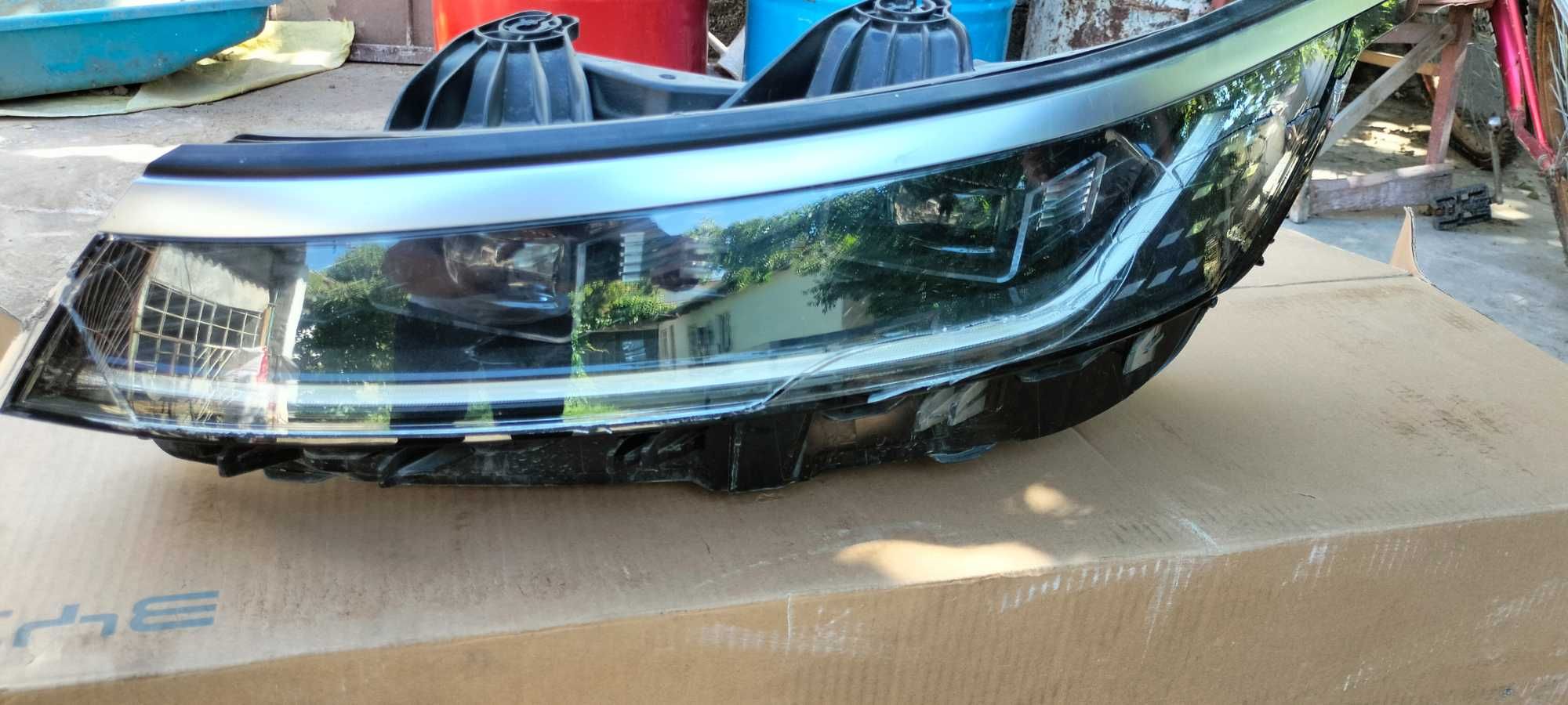 Сотилади...BYD чазор фулл позетсияси Чап томон фарани шишаси синган