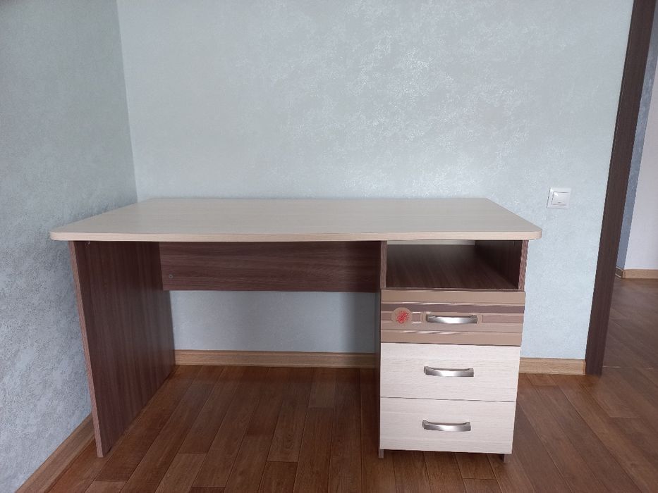 Продам письменный стол
