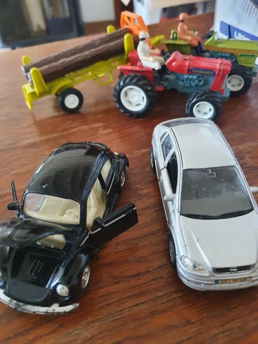 Vind masinute, doua tractoare și camaro 2010