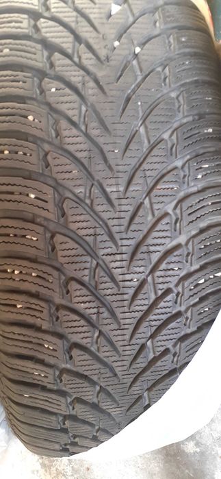 Vand 4 anvelope de iarna NOKIAN 235/55/R19 pret 300 lei buc.