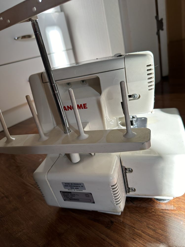 Оверлок Janome (made in Taiwan)