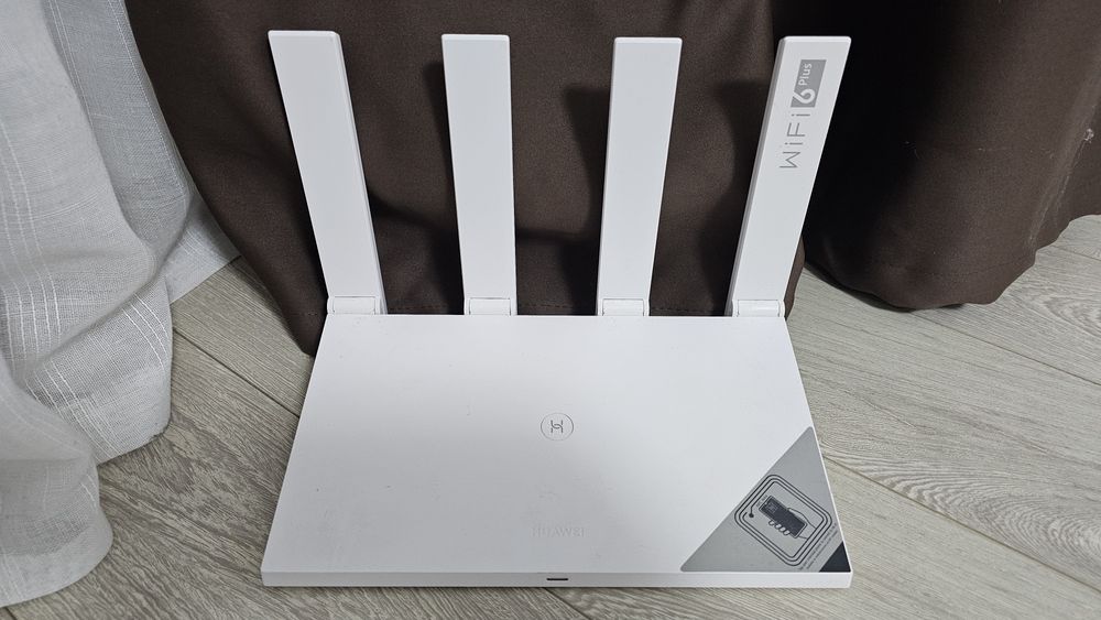 Router HUAWEI  Wifi 6 plus+ suport perete!