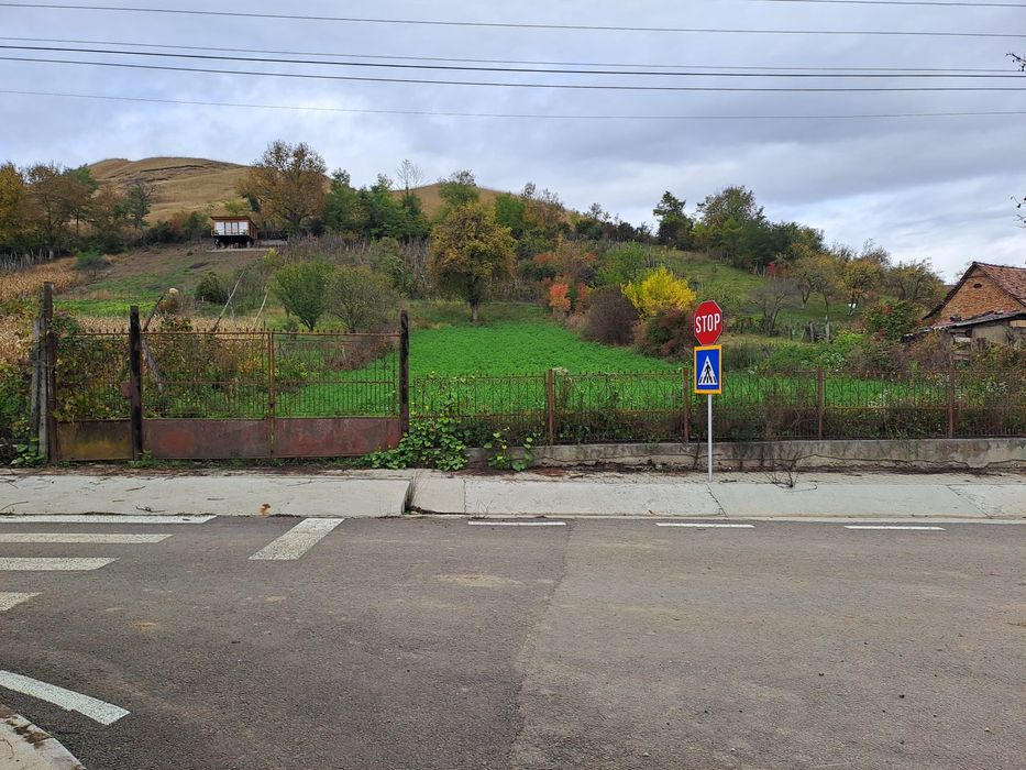 Vând teren intravilan