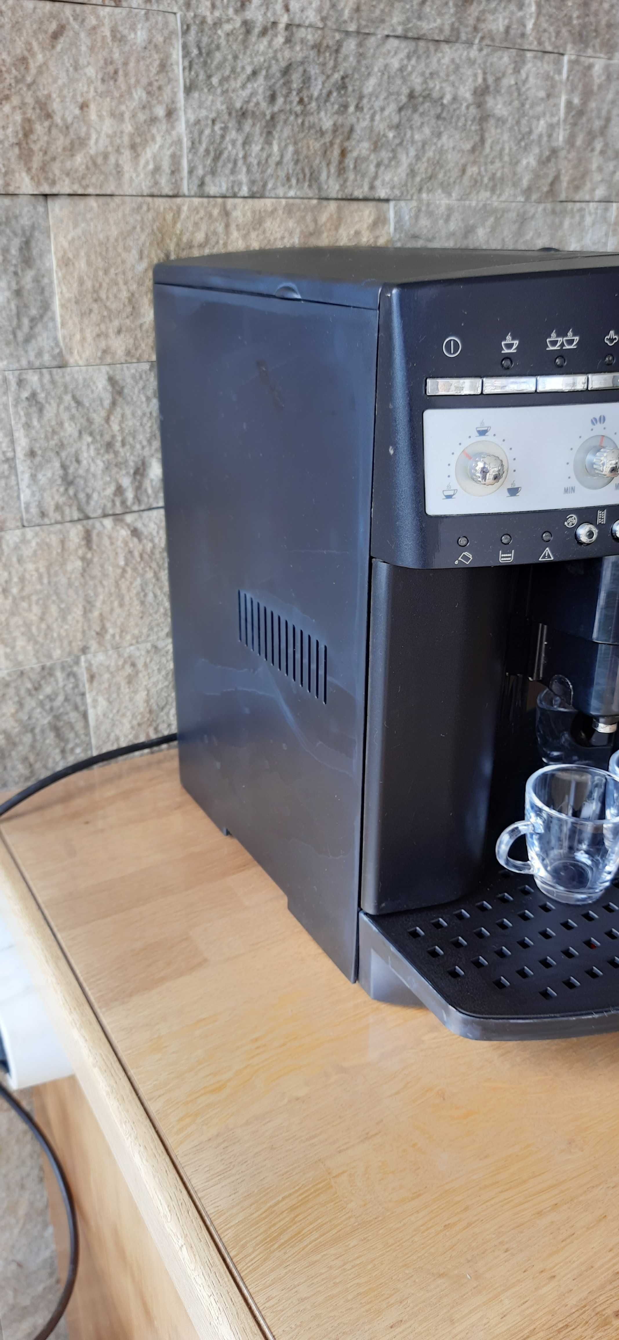 Кафеавтомат Delonghi EAM 3000, 1150W в отлично състояние