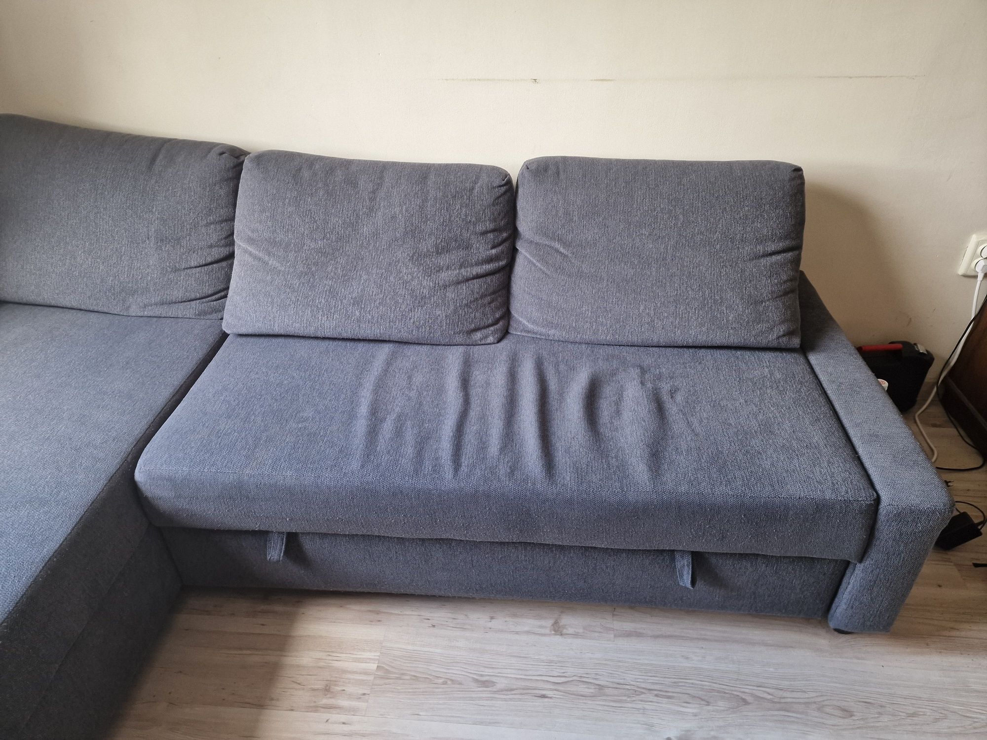 Триместен диван с лежанка