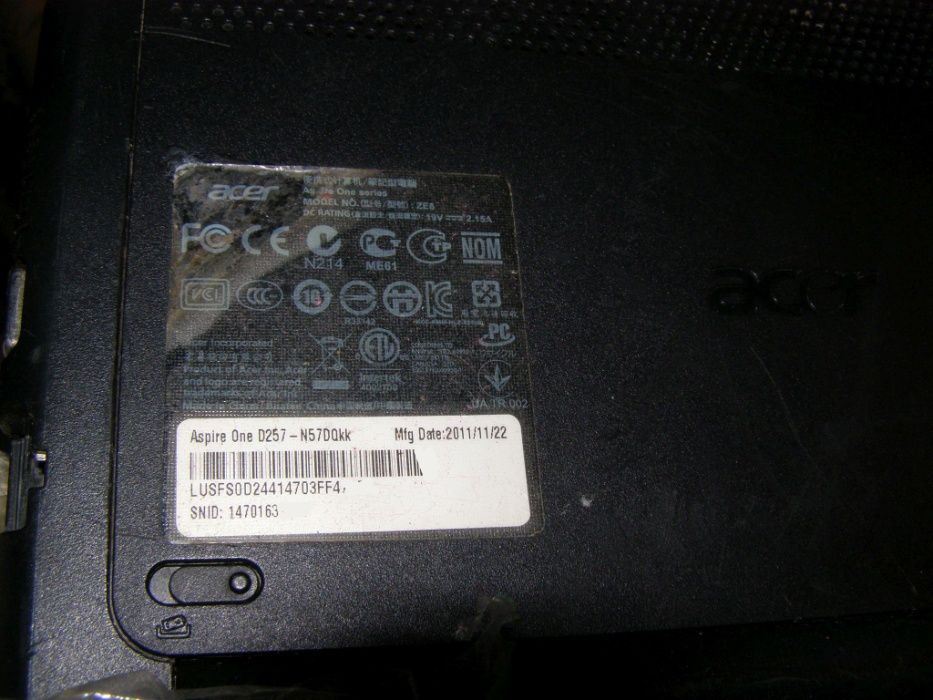 Mini laptop Acer Aspire One D257 - N57DQKK, display fisurat sau schimb