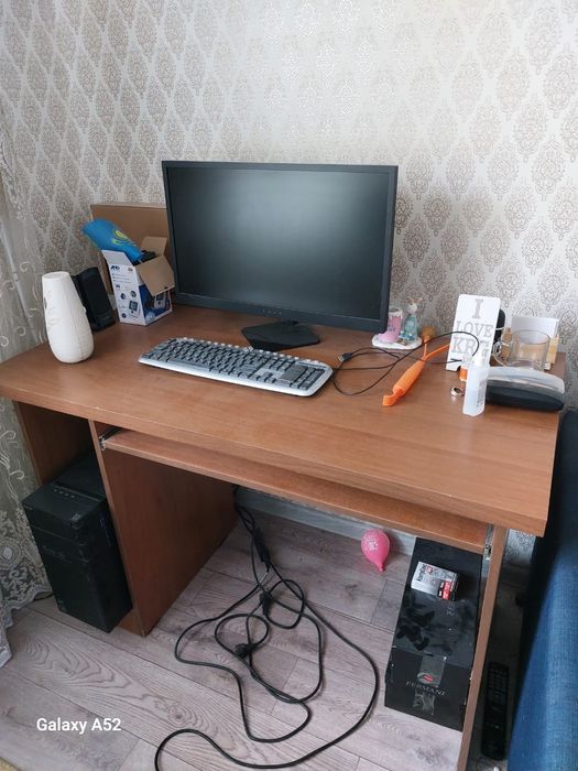 Продам компьютерный стол