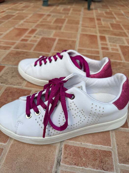 Бели кецове Guess