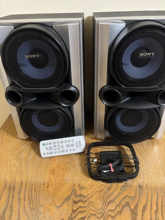 Boxe Sony și telecomanda