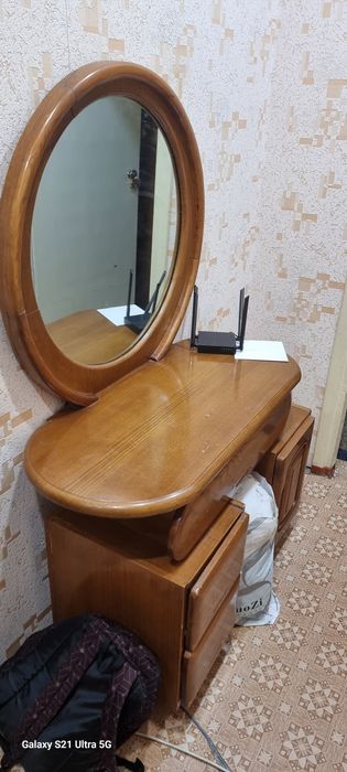 Продам туалетный столик