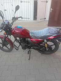 motocicleta  NOUA  de 150 cmc  cu 8 km rulati .