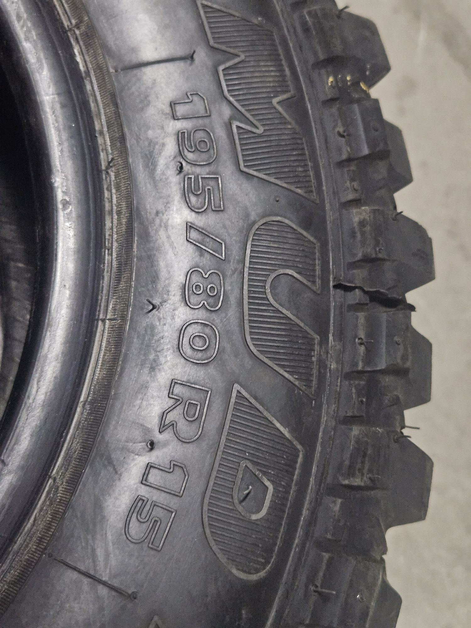 Cauciucuri off-road MT pe 195/80/15 :  M+S - ca noi