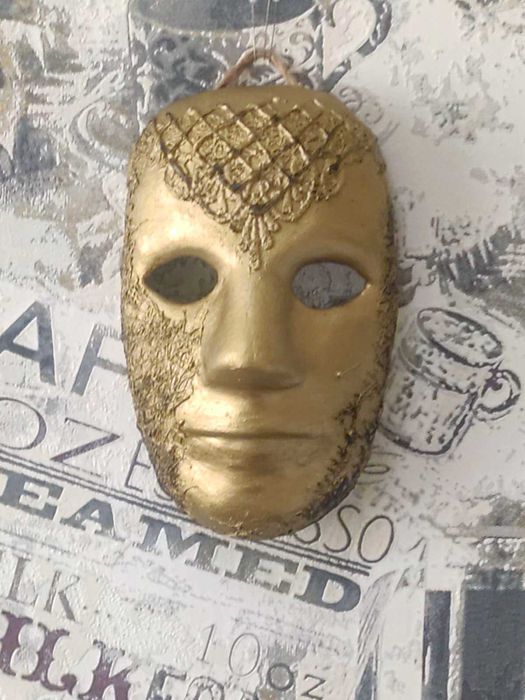 Маску интерьерную продам недорого