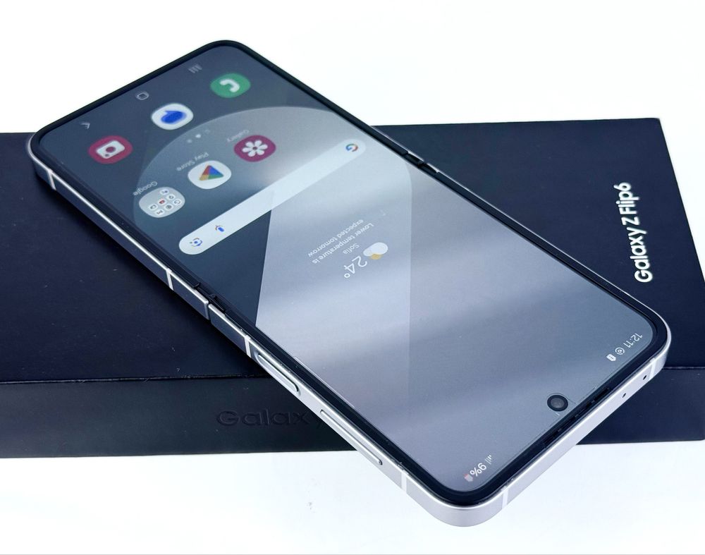 НОВ! Samsung Galaxy Z Flip 6 512GB 12RAM Silver Shadow Гаранция!