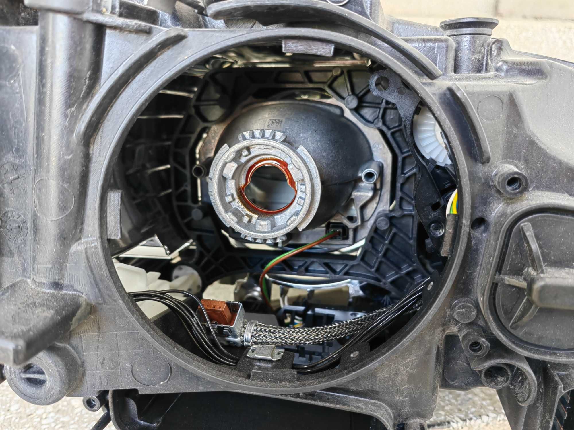 Фар BMW F10 F11 5-ца Bi-Xenon LED /Фар БМВ Ф10 Ф11 Оригинален
