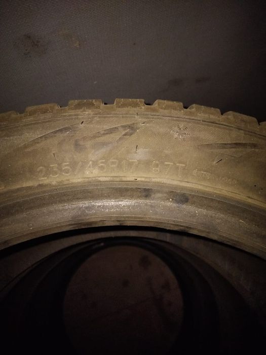 Резина зимняя продам