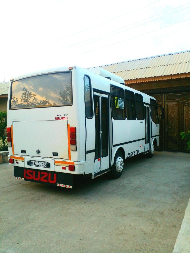 Isuzu avtobus sotiladi