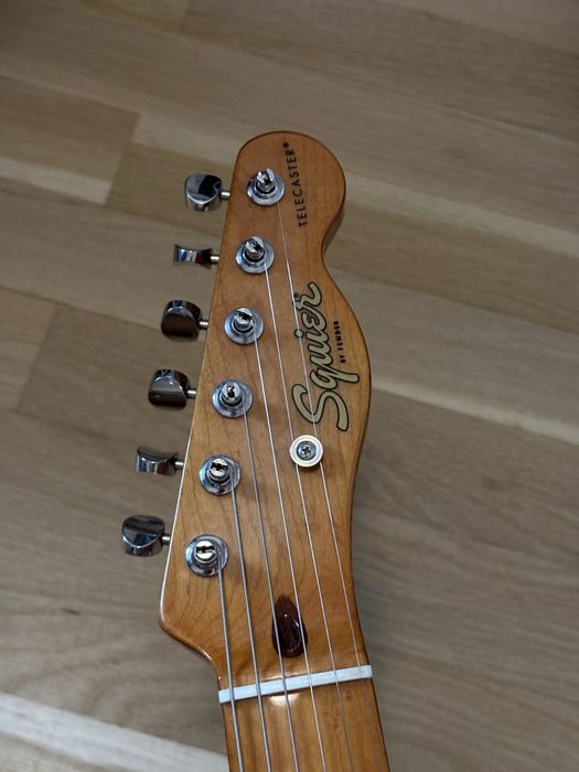 Vând chitara electrica fender squier telecaster cv 50s alb