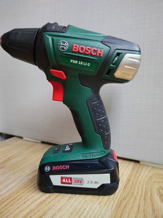 Bormașină filetanta Bosch PSB 18-LI2 și PSR 18-LI2