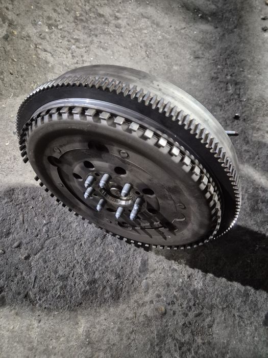 Демпферен маховик за мерцедес  спринтер ОМ646