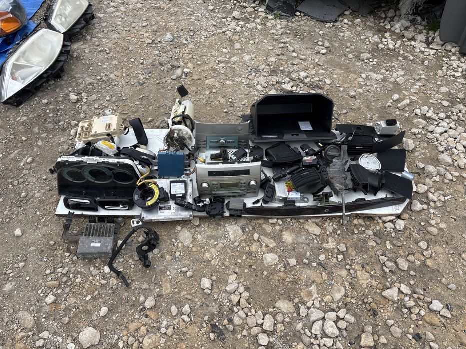 Интериор Тойота Корола Версо 2 2004- 2008г