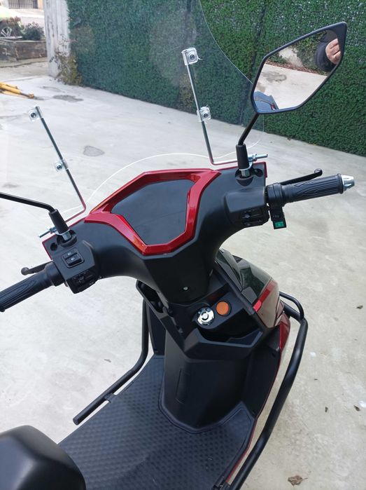 Vând scooter electric rbd chilia+