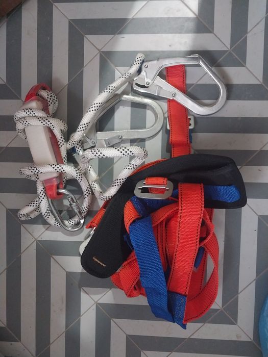 Новый страховочный пояс с аммортизатором