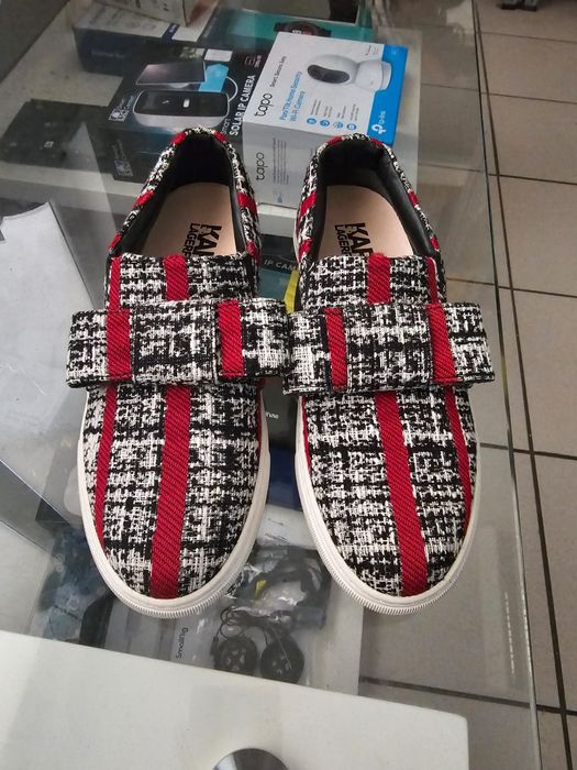 Tenesi Karl Lagerfeld