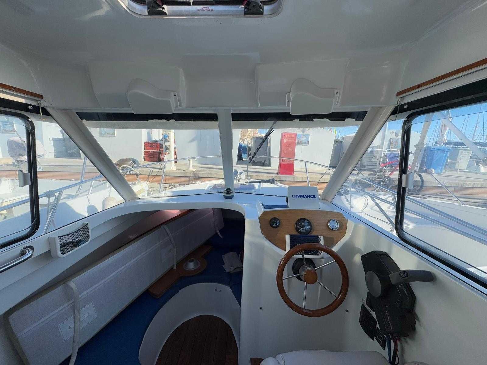 Vand barca  Beneteau Antares 650 HB cu Honda 90cp înmatriculată Ro