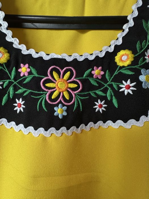 Сукман с богата бродерия