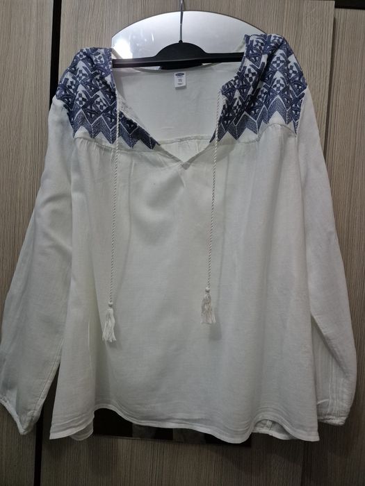 Bluza albă de bumbac cu broderie